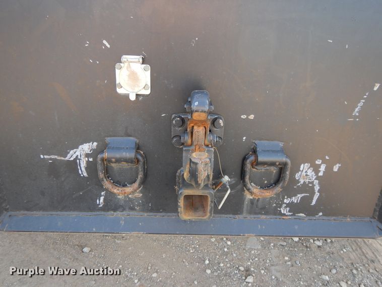 image for item DH0051 2004 International 4300  flatbed truck