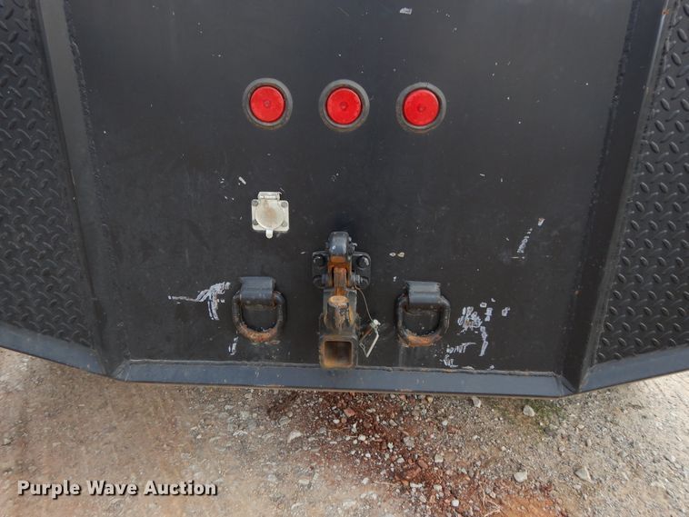 image for item DH0051 2004 International 4300  flatbed truck