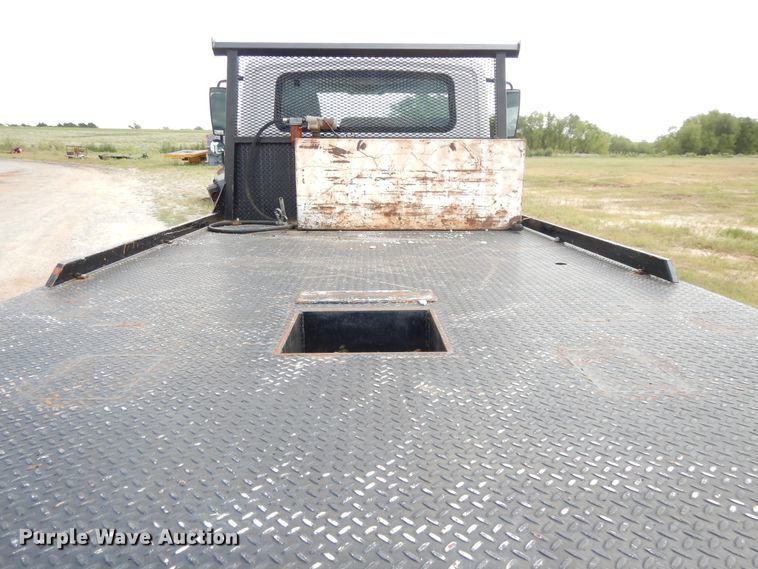 image for item DH0051 2004 International 4300  flatbed truck