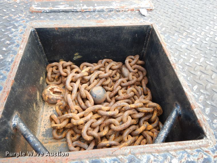 image for item DH0051 2004 International 4300  flatbed truck