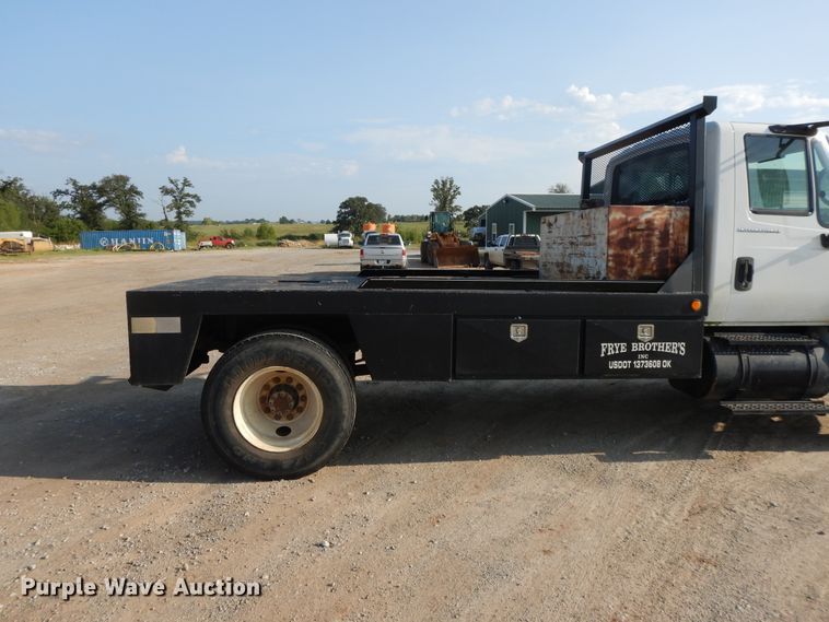 image for item DH0051 2004 International 4300  flatbed truck