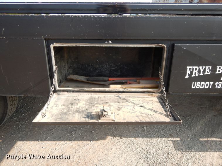 image for item DH0051 2004 International 4300  flatbed truck