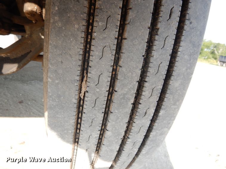 image for item DH0051 2004 International 4300  flatbed truck