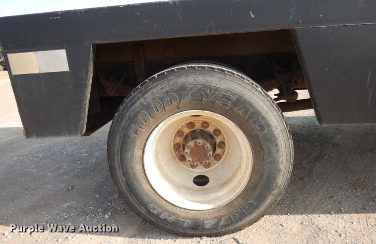 image for item DH0051 2004 International 4300  flatbed truck