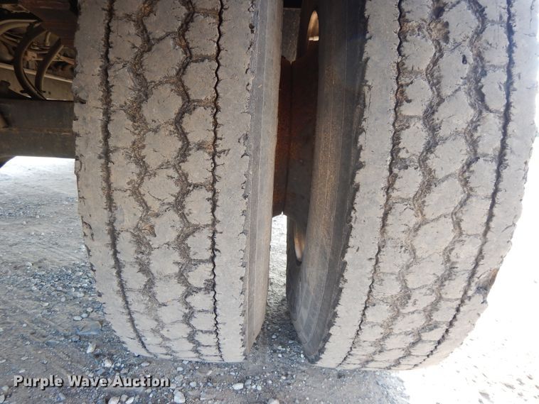 image for item DH0051 2004 International 4300  flatbed truck