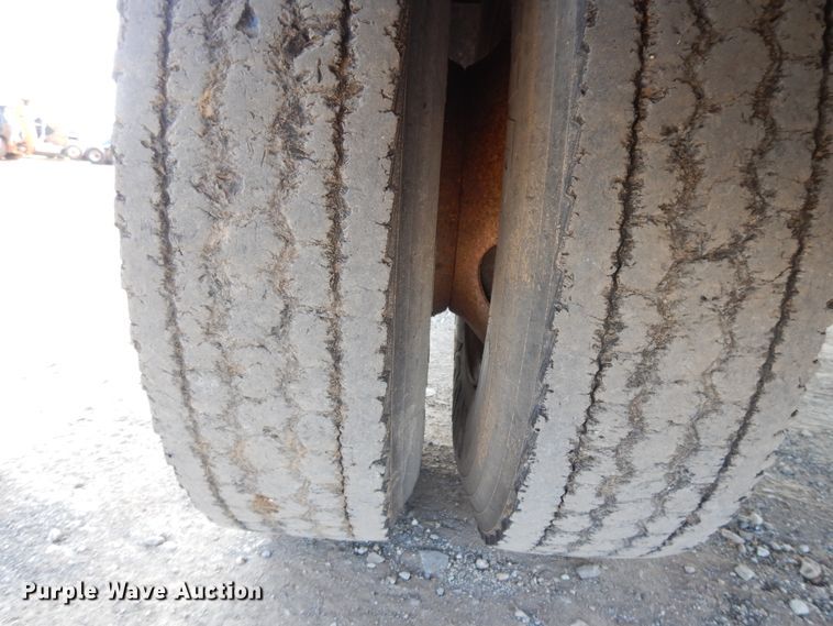 image for item DH0051 2004 International 4300  flatbed truck