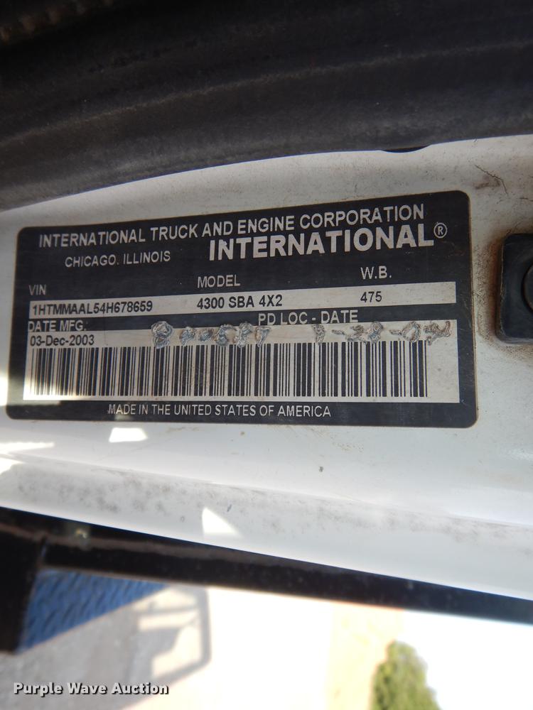 image for item DH0051 2004 International 4300  flatbed truck