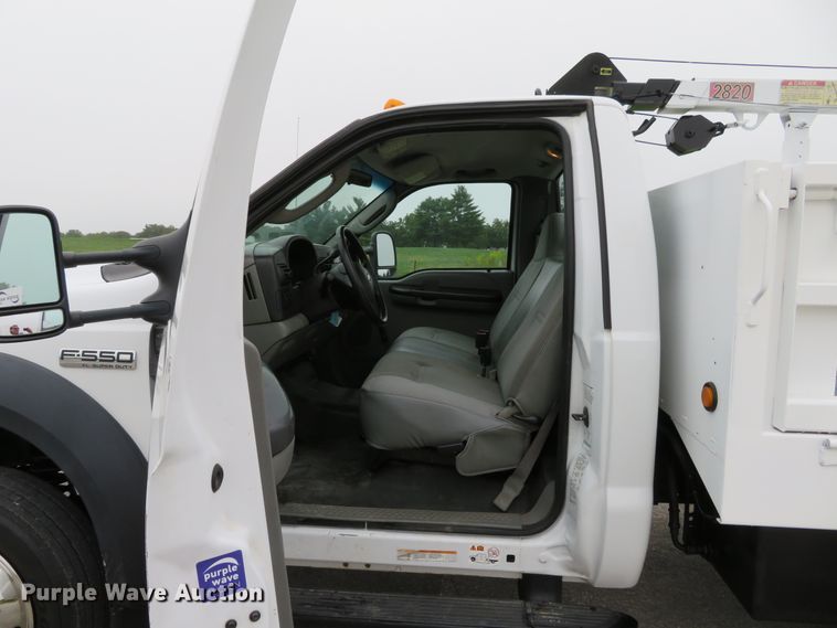 image for item DH1180 2007 Ford F550 Super Duty XL  utility truck