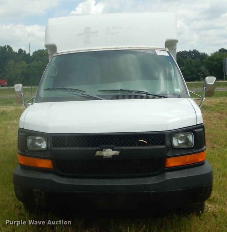 image for item DH5130 2005 Chevrolet Express 3500  delivery truck