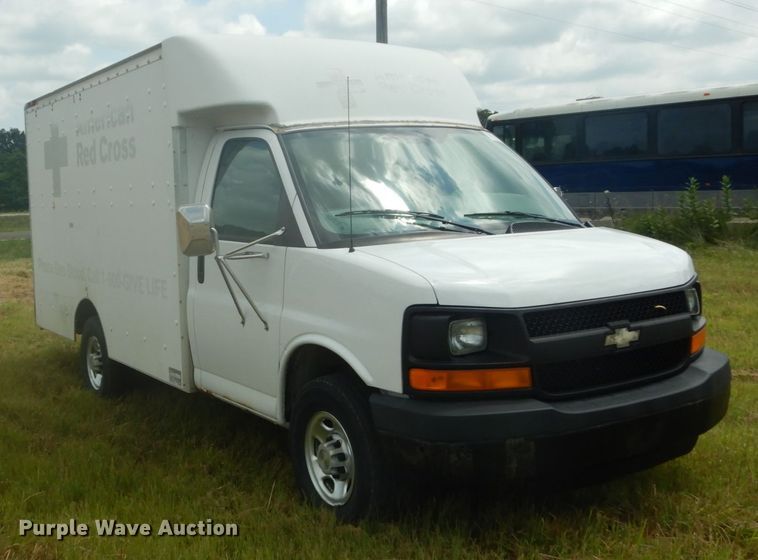 image for item DH5130 2005 Chevrolet Express 3500  delivery truck
