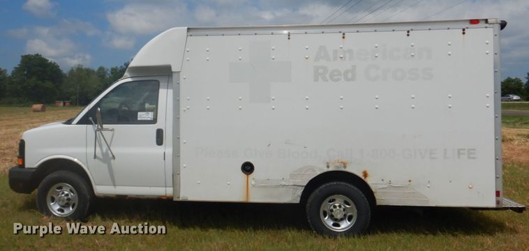 image for item DH5130 2005 Chevrolet Express 3500  delivery truck