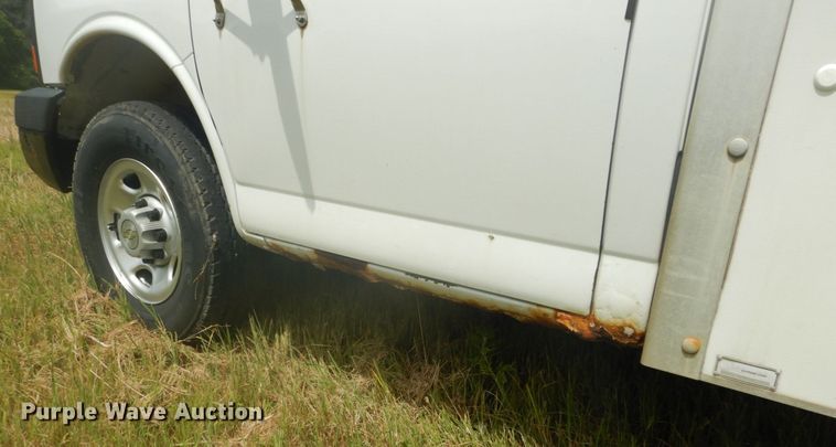 image for item DH5130 2005 Chevrolet Express 3500  delivery truck