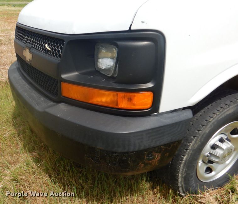 image for item DH5130 2005 Chevrolet Express 3500  delivery truck