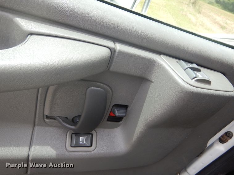 image for item DH5130 2005 Chevrolet Express 3500  delivery truck