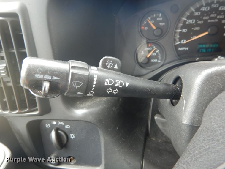 image for item DH5130 2005 Chevrolet Express 3500  delivery truck