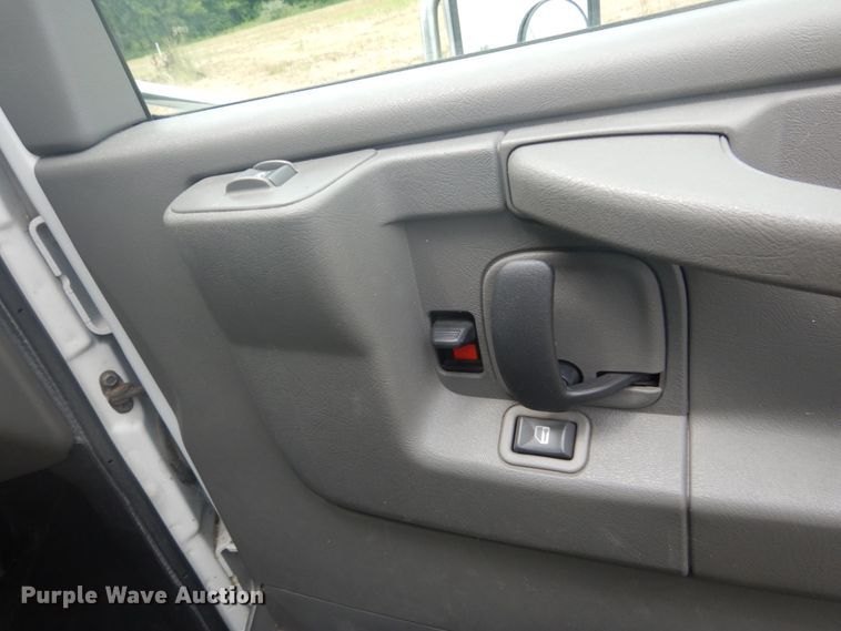 image for item DH5130 2005 Chevrolet Express 3500  delivery truck