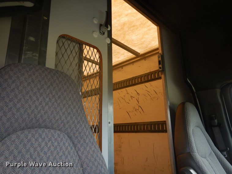 image for item DH5130 2005 Chevrolet Express 3500  delivery truck