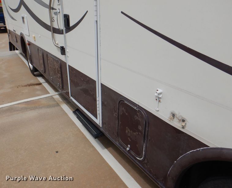 image for item DH5378 2001 Coachmen Workhorse P32 Mirada 300QB  rv