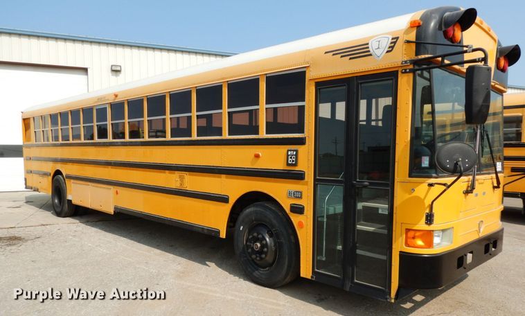 image for item DH6642 2005 International RE300  school bus