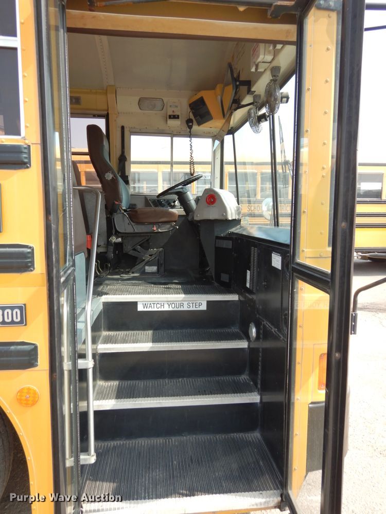 image for item DH6642 2005 International RE300  school bus