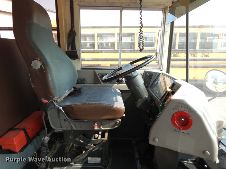 image for item DH6642 2005 International RE300  school bus