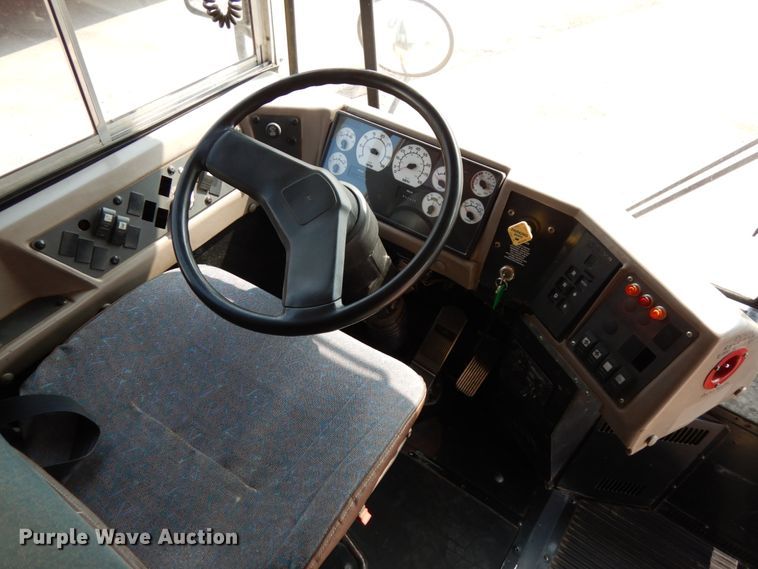 image for item DH6642 2005 International RE300  school bus