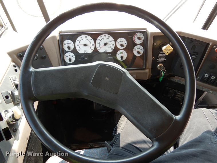 image for item DH6642 2005 International RE300  school bus