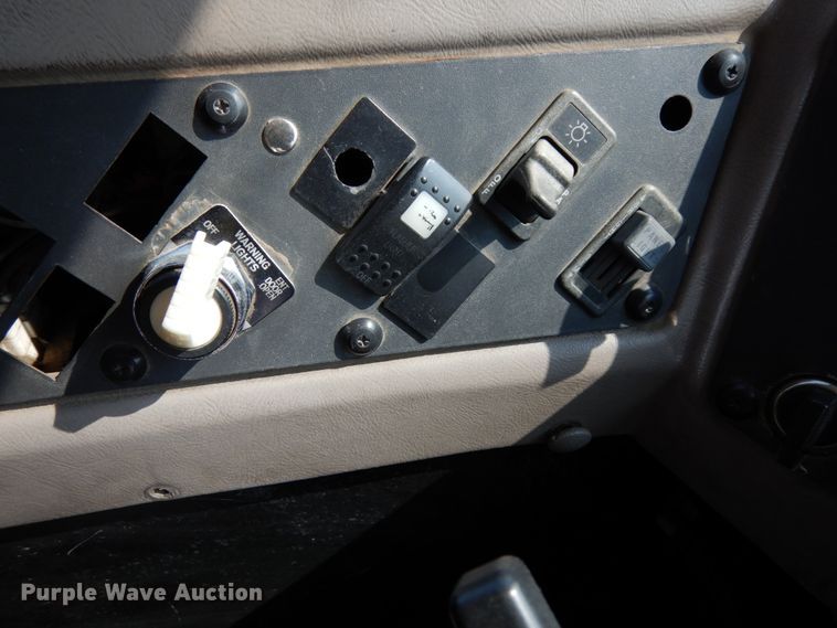 image for item DH6642 2005 International RE300  school bus