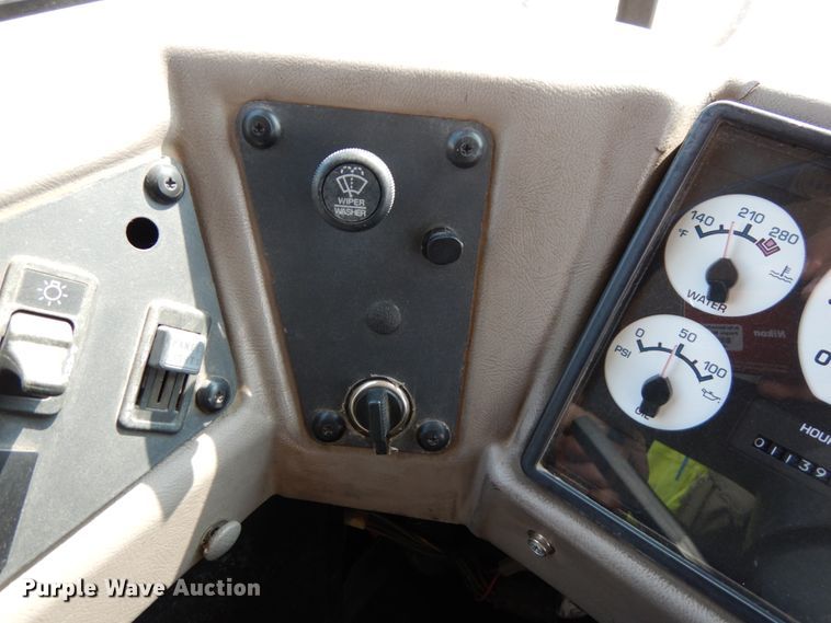 image for item DH6642 2005 International RE300  school bus