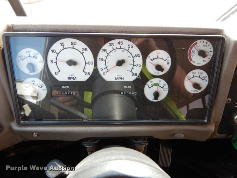 image for item DH6642 2005 International RE300  school bus