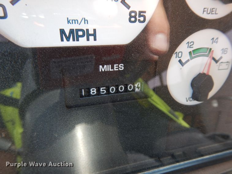 image for item DH6642 2005 International RE300  school bus