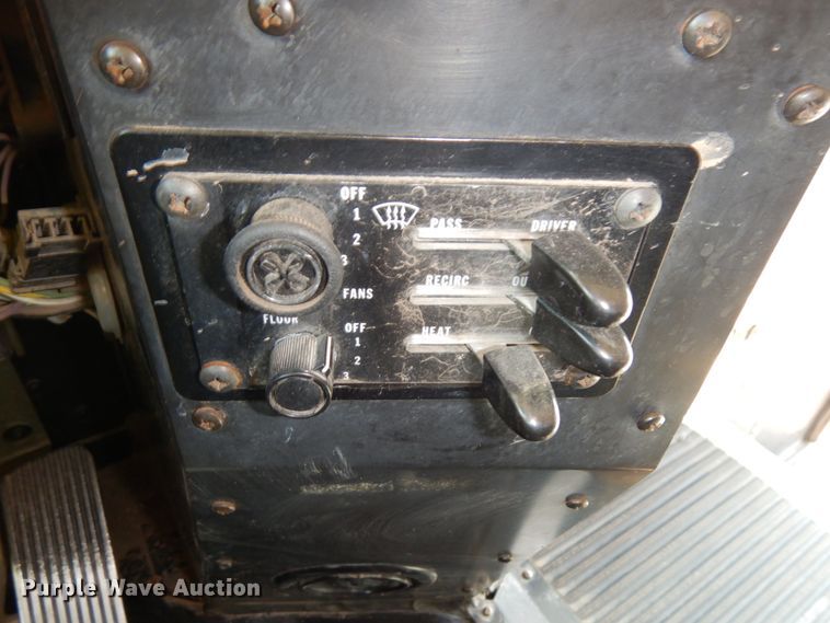 image for item DH6642 2005 International RE300  school bus