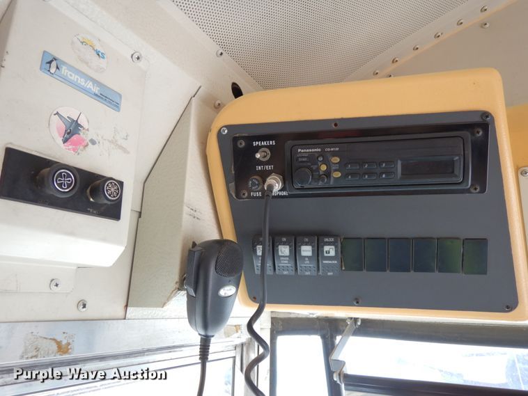 image for item DH6642 2005 International RE300  school bus