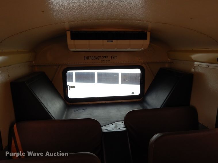 image for item DH6642 2005 International RE300  school bus