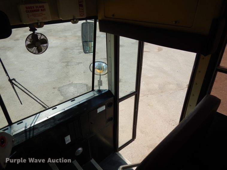 image for item DH6642 2005 International RE300  school bus