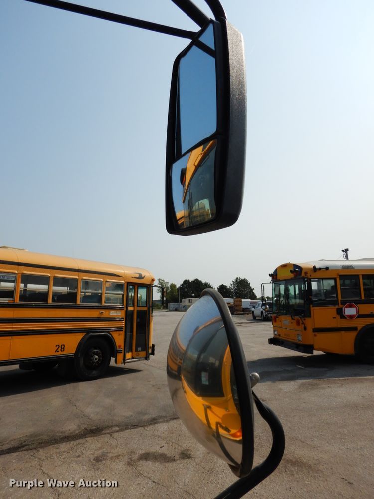 image for item DH6642 2005 International RE300  school bus