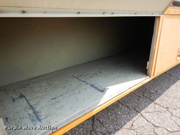 image for item DH6642 2005 International RE300  school bus