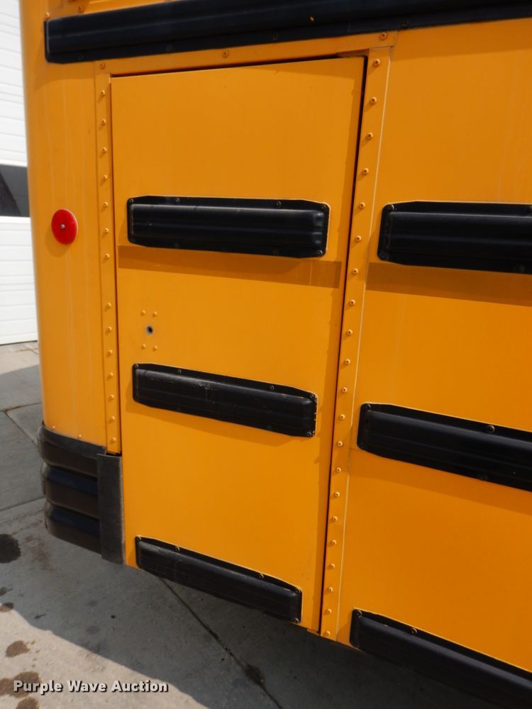 image for item DH6642 2005 International RE300  school bus