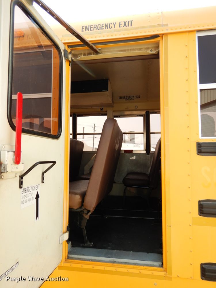 image for item DH6642 2005 International RE300  school bus