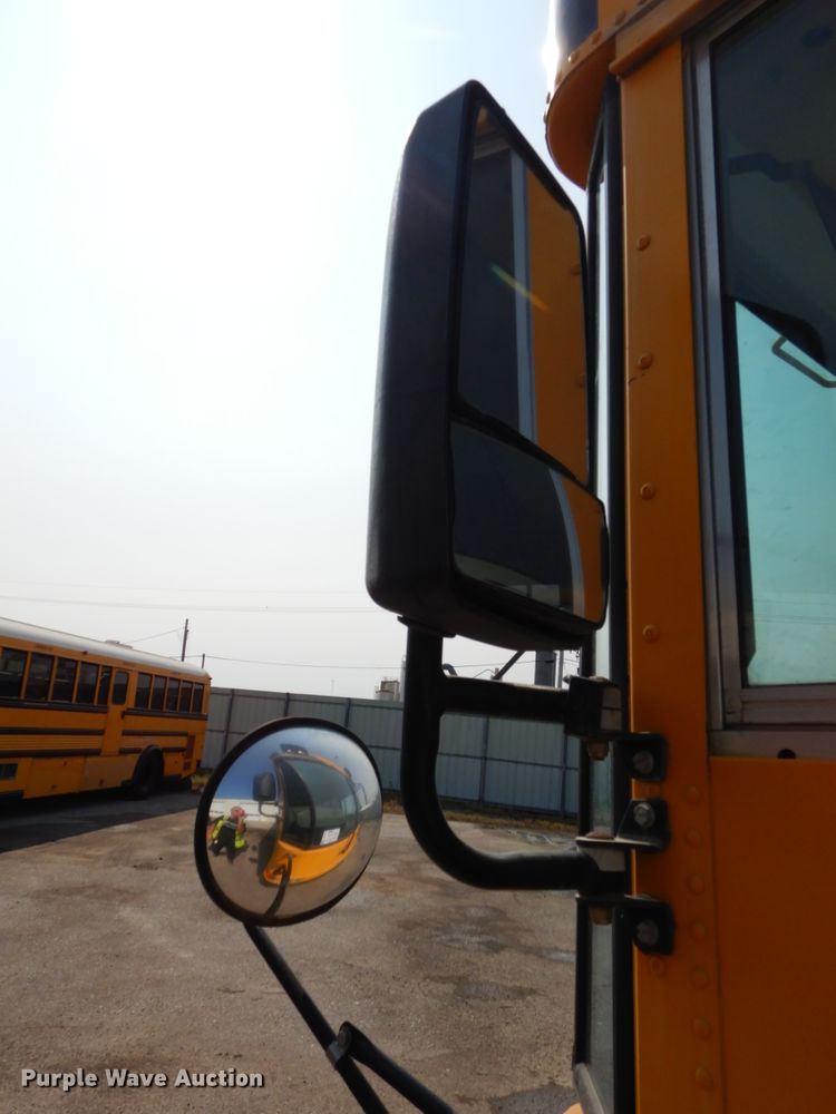 image for item DH6642 2005 International RE300  school bus