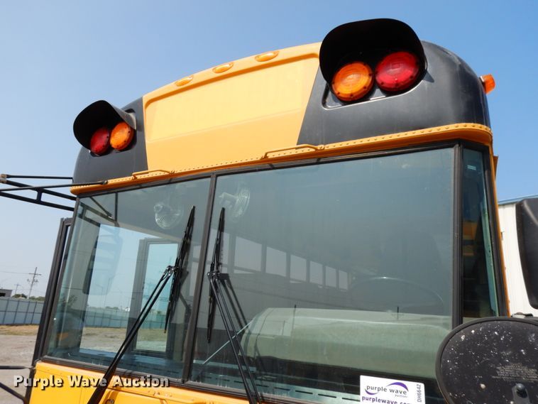 image for item DH6642 2005 International RE300  school bus