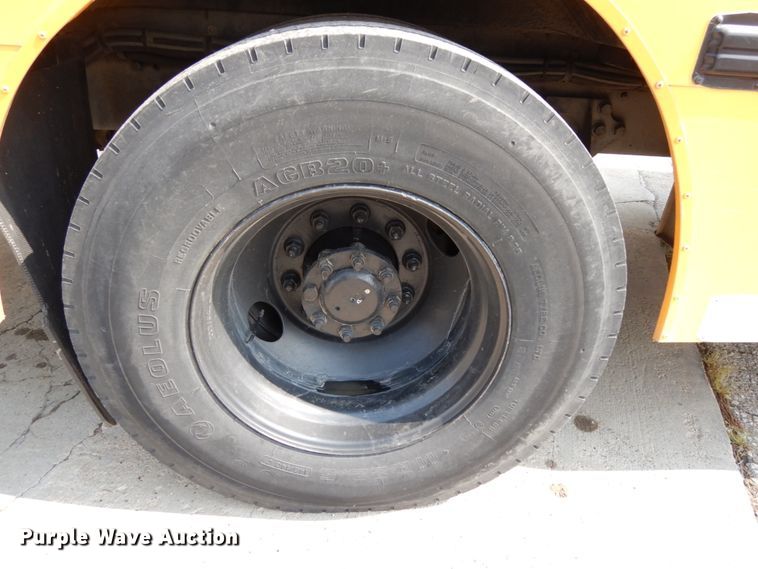 image for item DH6642 2005 International RE300  school bus