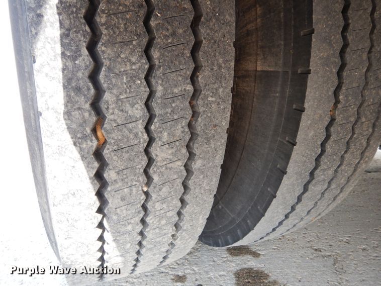 image for item DH6642 2005 International RE300  school bus