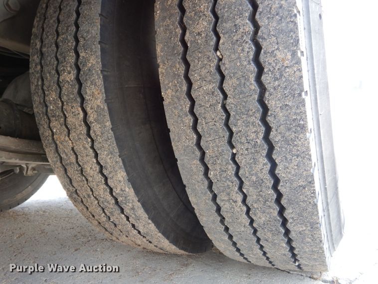 image for item DH6642 2005 International RE300  school bus