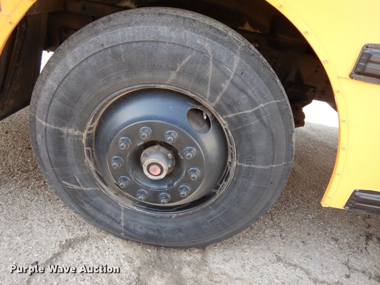 image for item DH6642 2005 International RE300  school bus