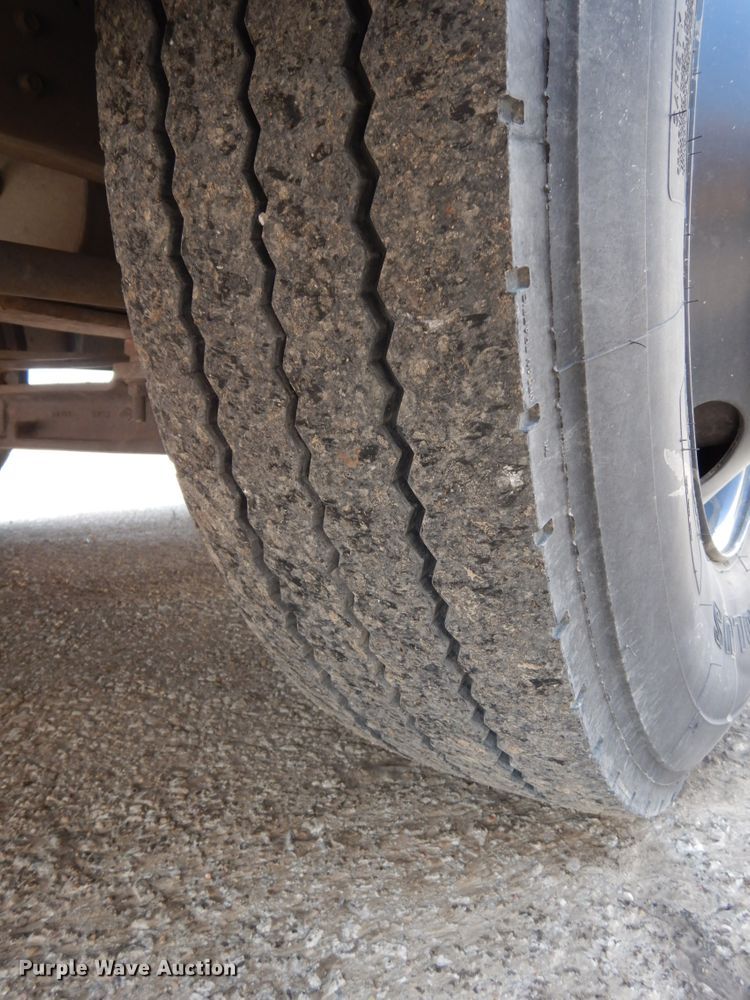 image for item DH6642 2005 International RE300  school bus