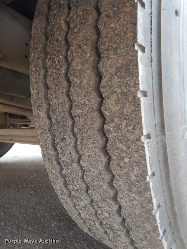 image for item DH6642 2005 International RE300  school bus