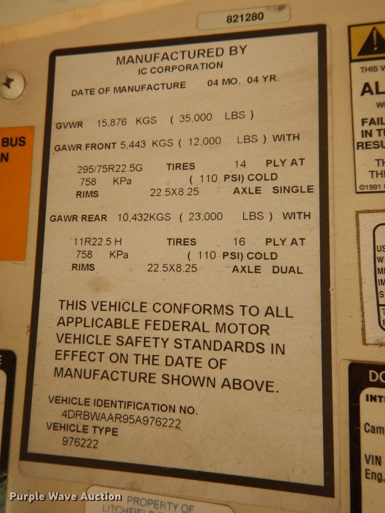 image for item DH6642 2005 International RE300  school bus