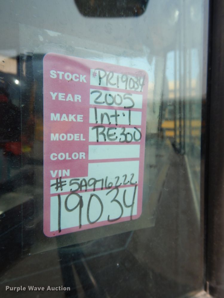 image for item DH6642 2005 International RE300  school bus