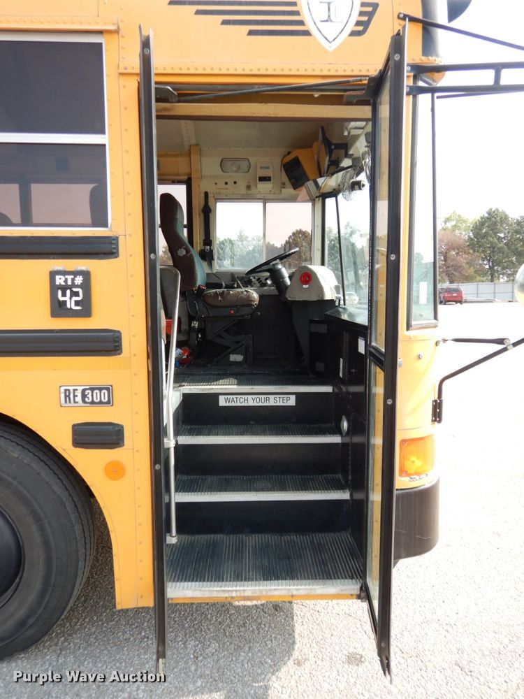 image for item DH6643 2005 International RE300  school bus